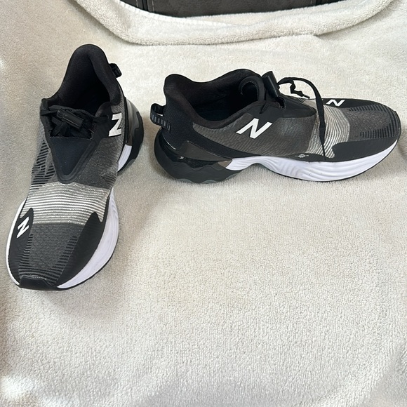 New Balance Shoes - Picture 2 of 9
